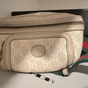 GUCCI POUCH